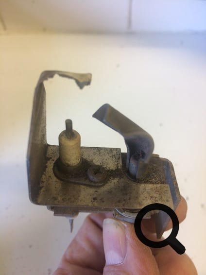 netaheat pilot sssembly showing old and eroded earth bracket/electrode